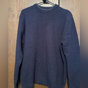 Men’s navy blue sweater